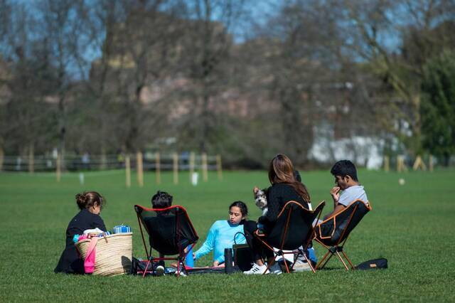 全球连线  英国英格兰地区开始逐步放宽“禁足”措施