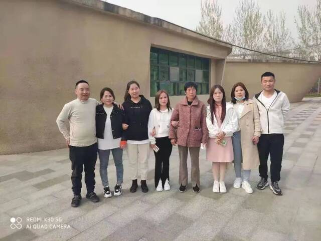  3月27日，张丽和程珂珂到郑州看望张丽的母亲。受访者供图