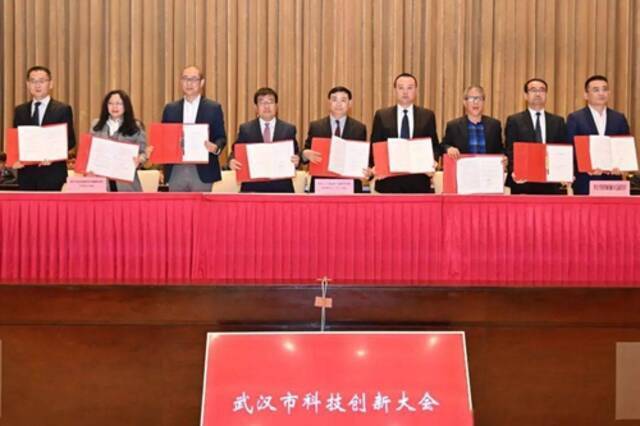 武汉理工大学微型制冷芯片技术成果在武汉市科技创新大会上签约