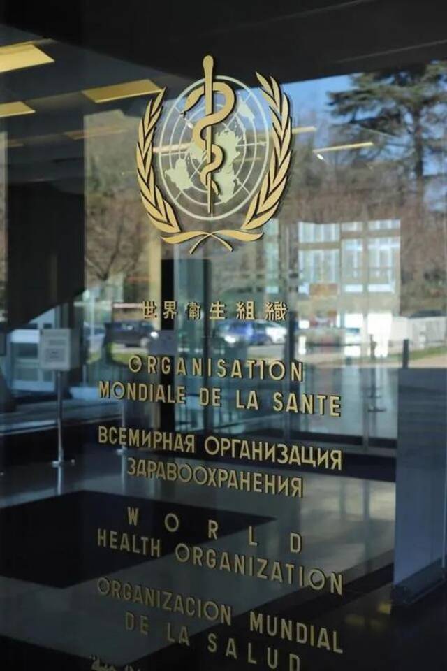 ▲这是3月30日在瑞士日内瓦拍摄的世界卫生组织总部办公大楼的入口。（新华社）