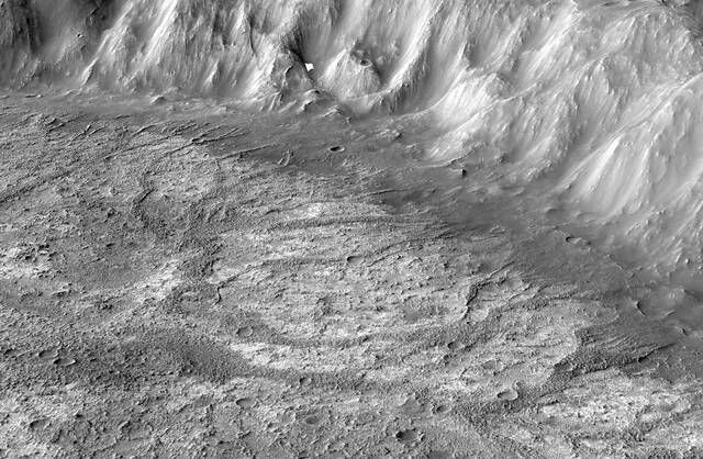 布朗大学研究人员在火星发现古代火山口湖泊可能会揭示有关该星球早期气候的线索