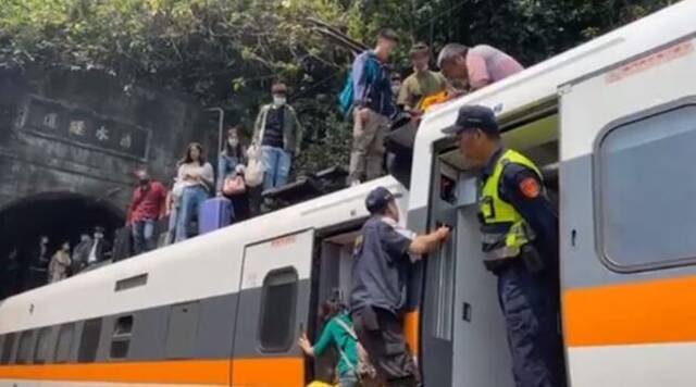 台铁：列车出轨事故致51人死亡 其中包括一名法国旅客