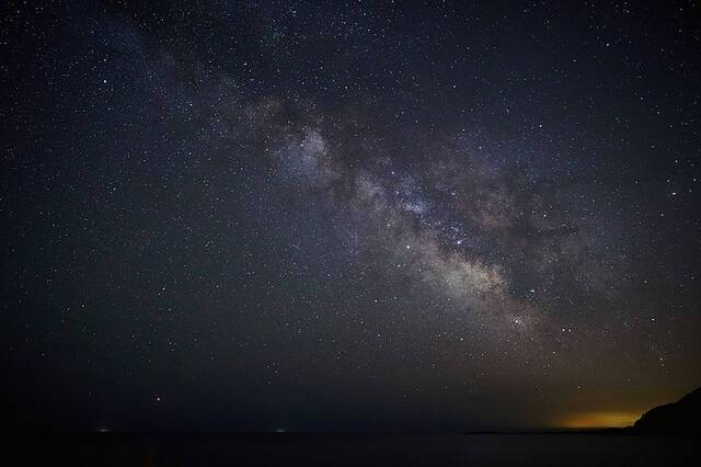 新研究显示人类移居到另一颗星球上的话可能需要把目光投向银河系的中心