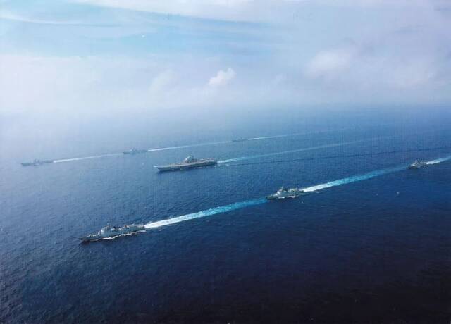 中国海军辽宁舰航母编队进行远海训练资料图