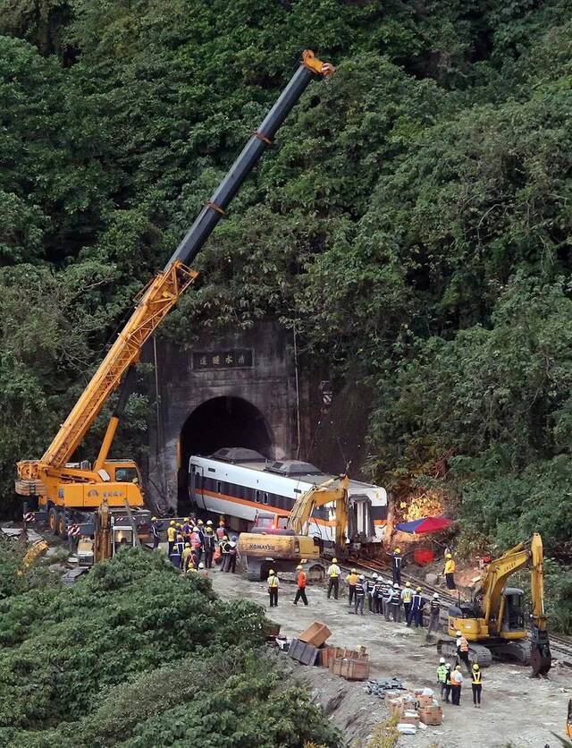 台铁事故50名罹难者中48人确定身份