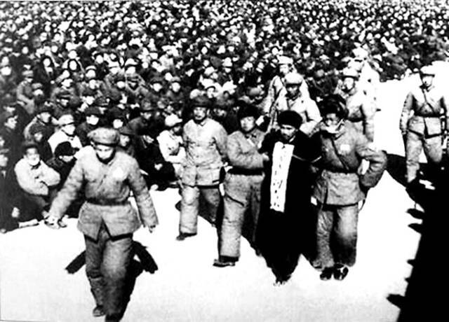 在“三反”运动中，刘青山、张子善被判处死刑（资料图片）
