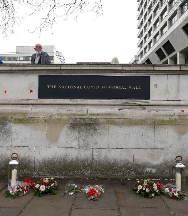 ↑这是3月31日在伦敦拍摄的国家新冠纪念墙。