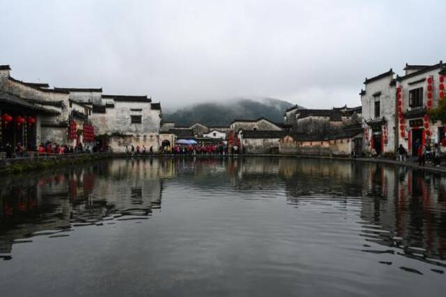 雨后的安徽省黄山市黟县宏村韩旭摄