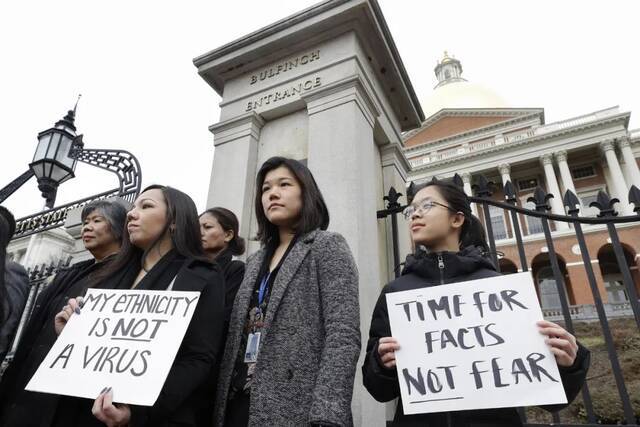 美国各地掀起反亚裔歧视游行。来源：卫报