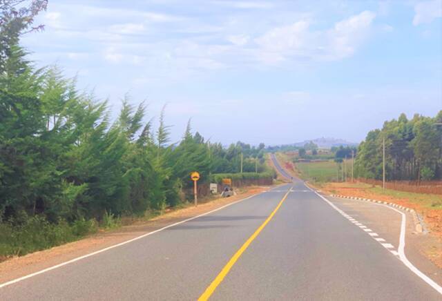肯尼亚乡村公路444标段正式通过完工验收