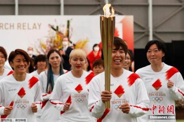 资料图：3月25日消息，东京奥运圣火传递启动。日本女足国家队在世界杯夺冠的成员担任第一棒火炬手。