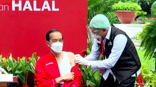 今年1月，印尼总统佐科接种中国科兴疫苗视频截图