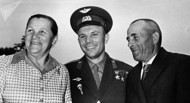 苏联空军飞行员尤里·加加林太空归来报纸未披露之事