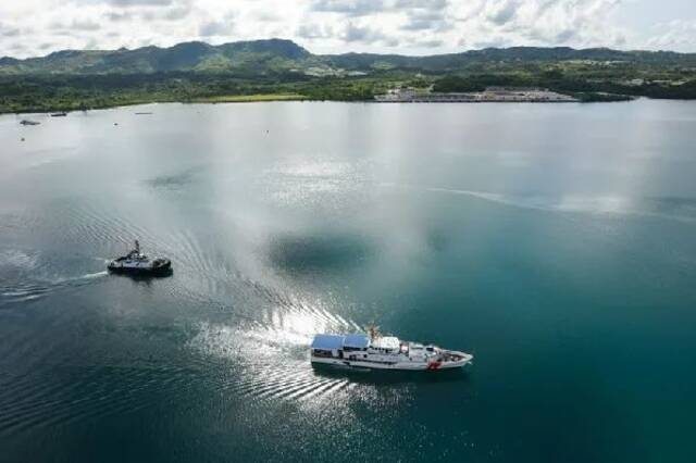 美国海岸警卫队的“默特尔·哈泽德”号巡逻艇2020年9月前往关岛的途中（美国《华尔街日报》网站）