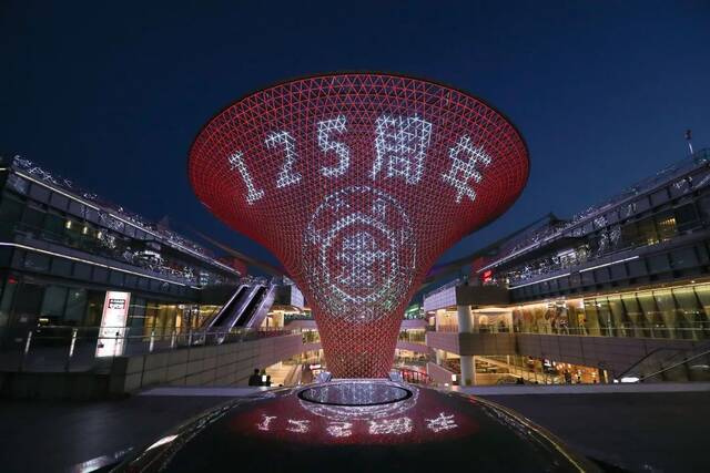 今夜，全国地标点亮上海交大！祝福母校125岁生日快乐！