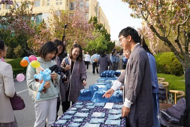 百年如朝，海棠依旧！青大首届花朝节献礼建党百年！