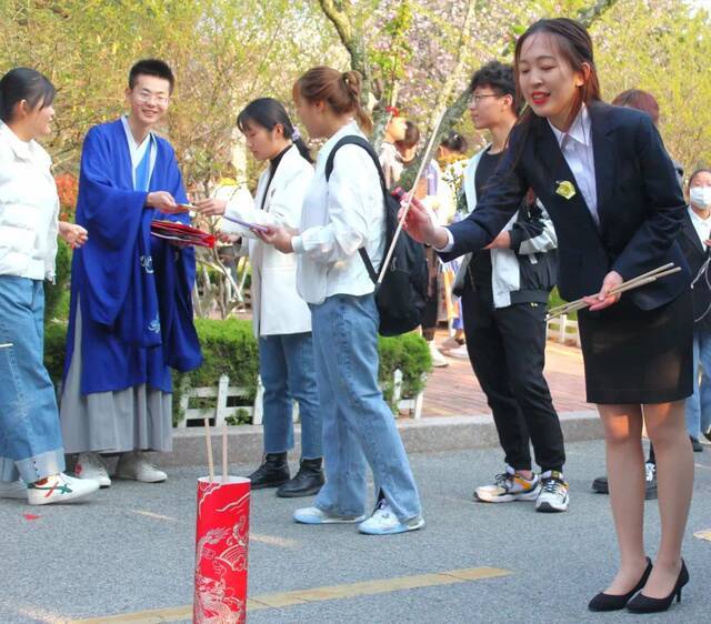 百年如朝，海棠依旧！青大首届花朝节献礼建党百年！