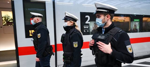 德国铁路公司将对违反口罩令的乘客实施“禁行令”