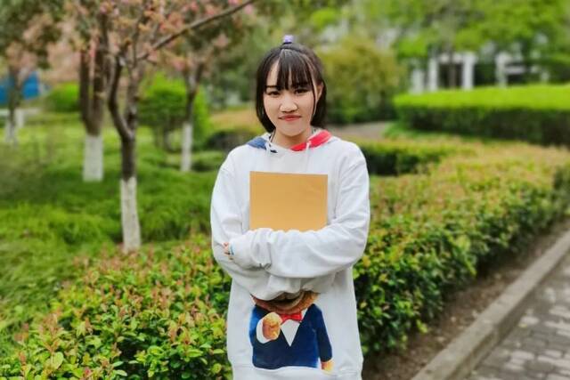 爱合唱的“力工女学霸”！这位自律又努力的上大学子玩转科研、“力”拔头筹！