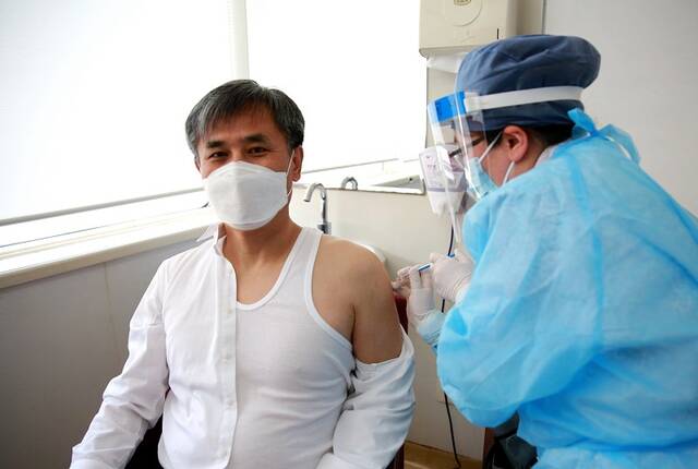韩国驻上海总领事金胜镐接种中国新冠疫苗