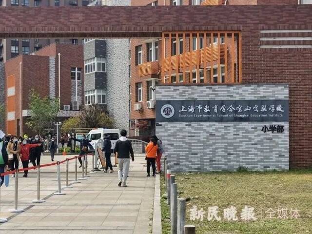 弯道区域有一所小学新民晚报记者陈浩摄