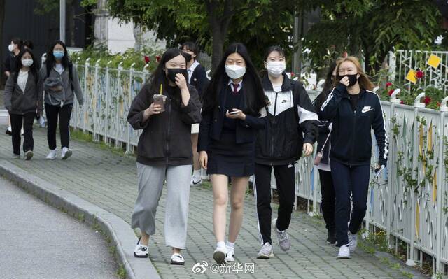 开学1个月 韩16所中学68名学生感染新冠