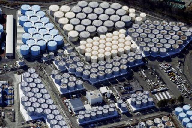 这是2月13日拍摄的日本福岛第一核电站核废水储水罐。图源：新华社