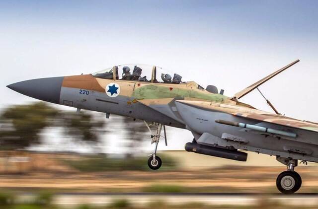 以色列空军装备了多款具备远程打击能力的作战飞机。