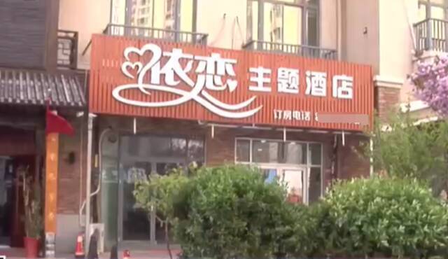 小情侣住酒店：凌晨3点，窗外惊现一只眼睛(图)