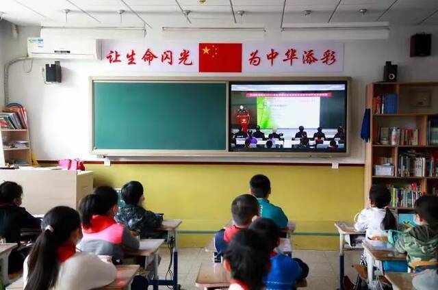 全民国家安全教育日 北京东城民警“带料”入校园