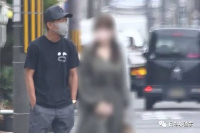 大野智与新女友故地重游 团队活动结束后悠闲自在