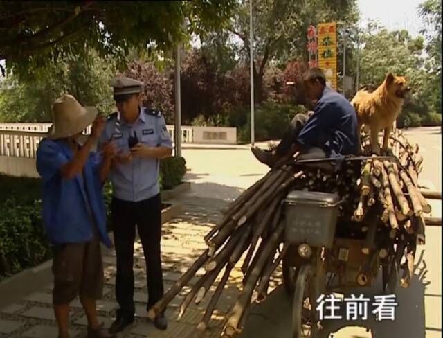 在2011年的节目中，谭乔警官了解到现实版“福贵大爷”的生活。视频截图