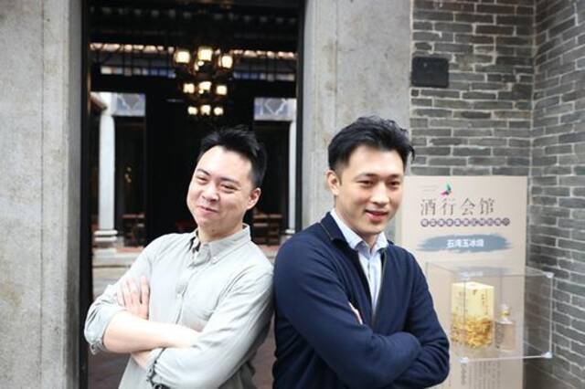 叶伟俊（左）和李国铭。澎湃新闻记者郑朝渊图