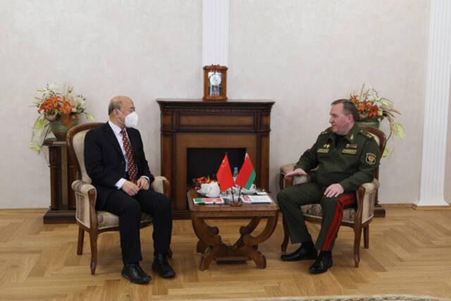 中国大使会见白俄罗斯防长 就军事训练等议题交换意见