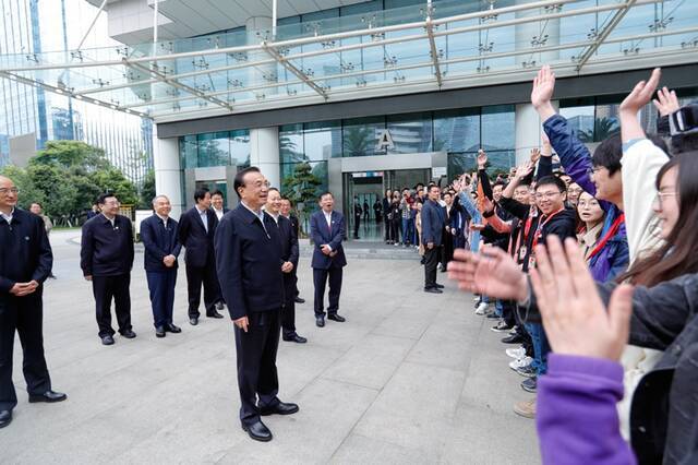 李克强在成都对“蓉漂”们说：希望你们工作生活都“巴适得很”