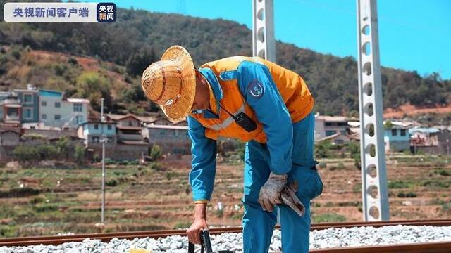 中老铁路国内段开始线路精调 预计年内建成通车