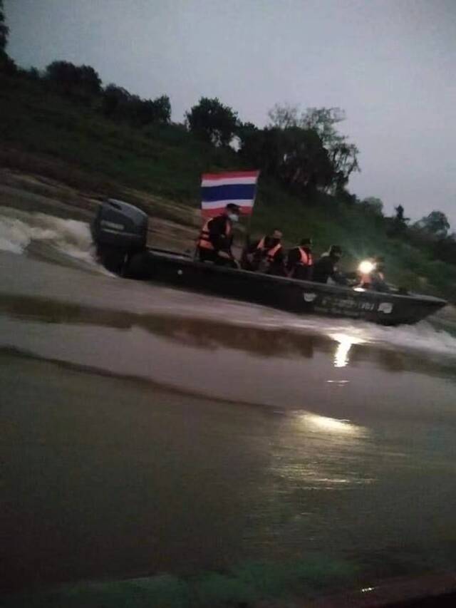 缅甸边境部队向泰国巡逻艇开火