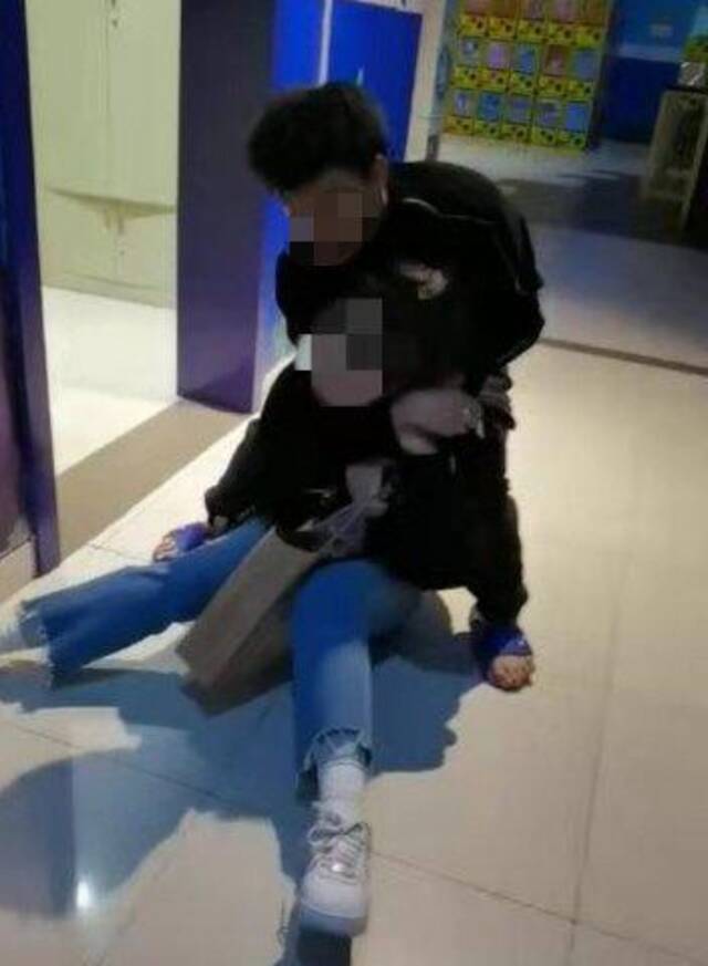女子被陌生男子拉至商场卫生间恐吓、殴打，涉事男子被拘留