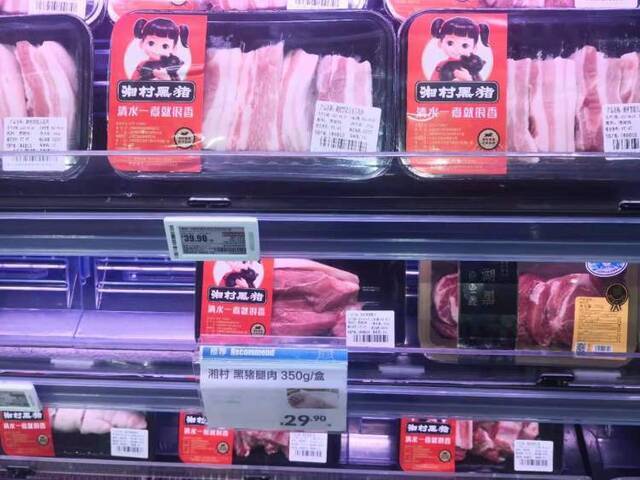 沪猪肉零售价跌至近20个月来最低！部分菜市场肉价频现“1”字头