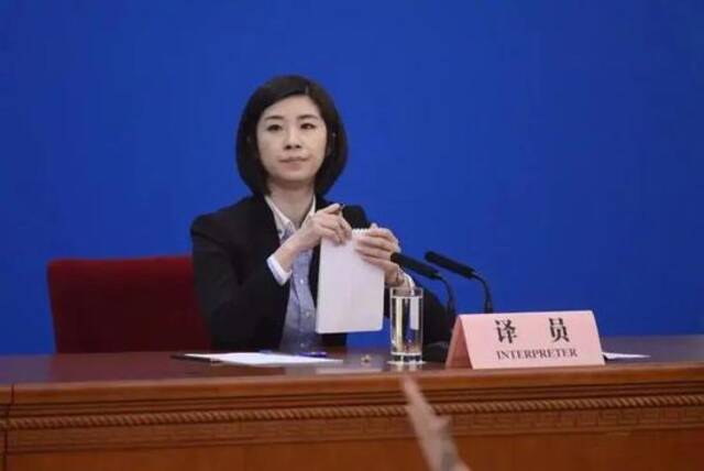 她多次担任总理记者会翻译 2010年翻译1句古诗走红
