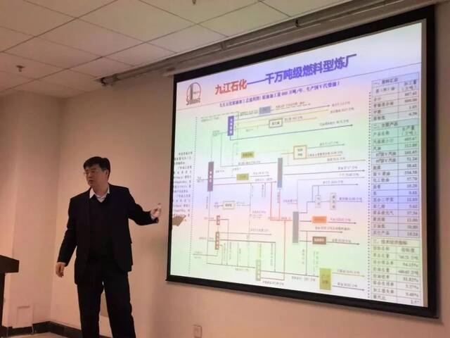 广东副省长覃伟中，已任深圳市委副书记、市政府党组书记