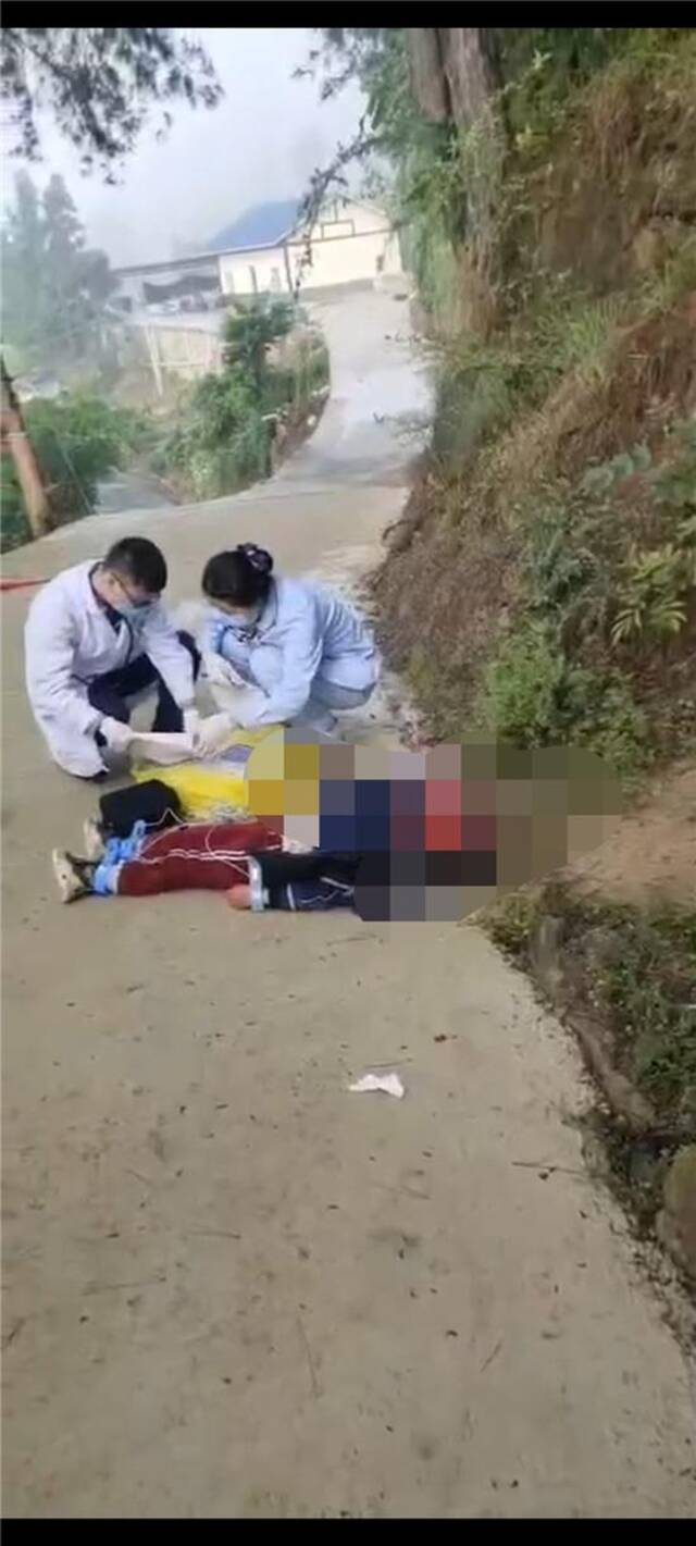 重庆8岁男孩上学途中被狗咬死，知情人称第二天是孩子生日