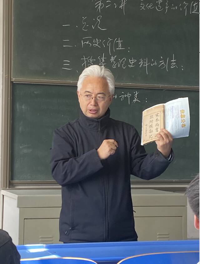 高校运动会上这一幕，让13000名学生沸腾了！