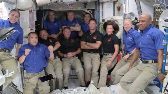 SpaceX飞船将第二批宇航员送往太空 成功与国际空间站交会对接