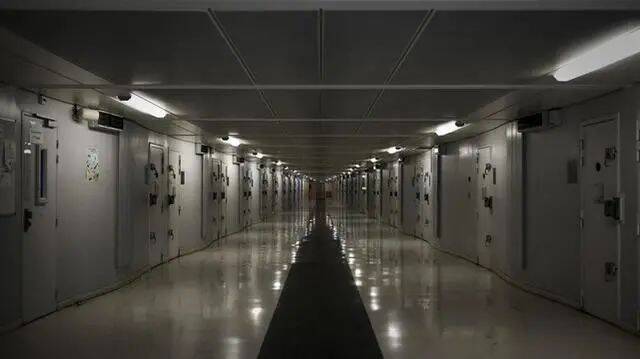 资料图：法国一处监狱的走廊