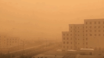 内蒙古锡林郭勒盟多地出现沙尘暴天气