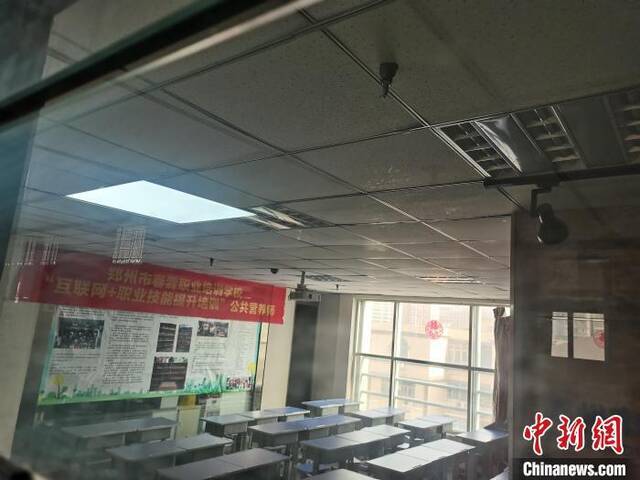 图为春霖学校内空无一人李贵刚摄