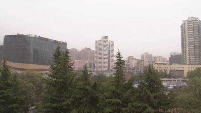 甘肃沙尘天气呈现不同局域特点 兰州浮尘预计明日缓解