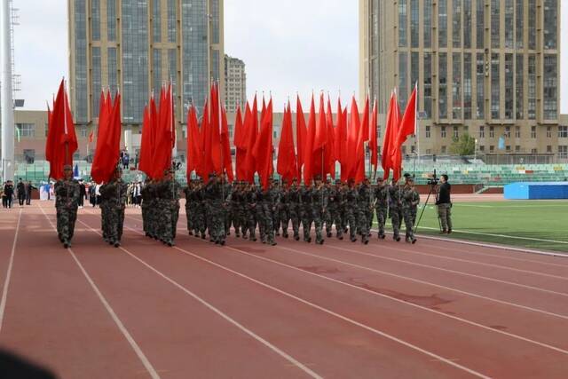 青春拥抱梦想，拼搏成就辉煌  内蒙古大学第四十六届春季田径运动会开幕式