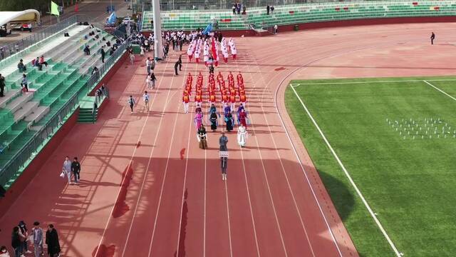 青春拥抱梦想，拼搏成就辉煌  内蒙古大学第四十六届春季田径运动会开幕式